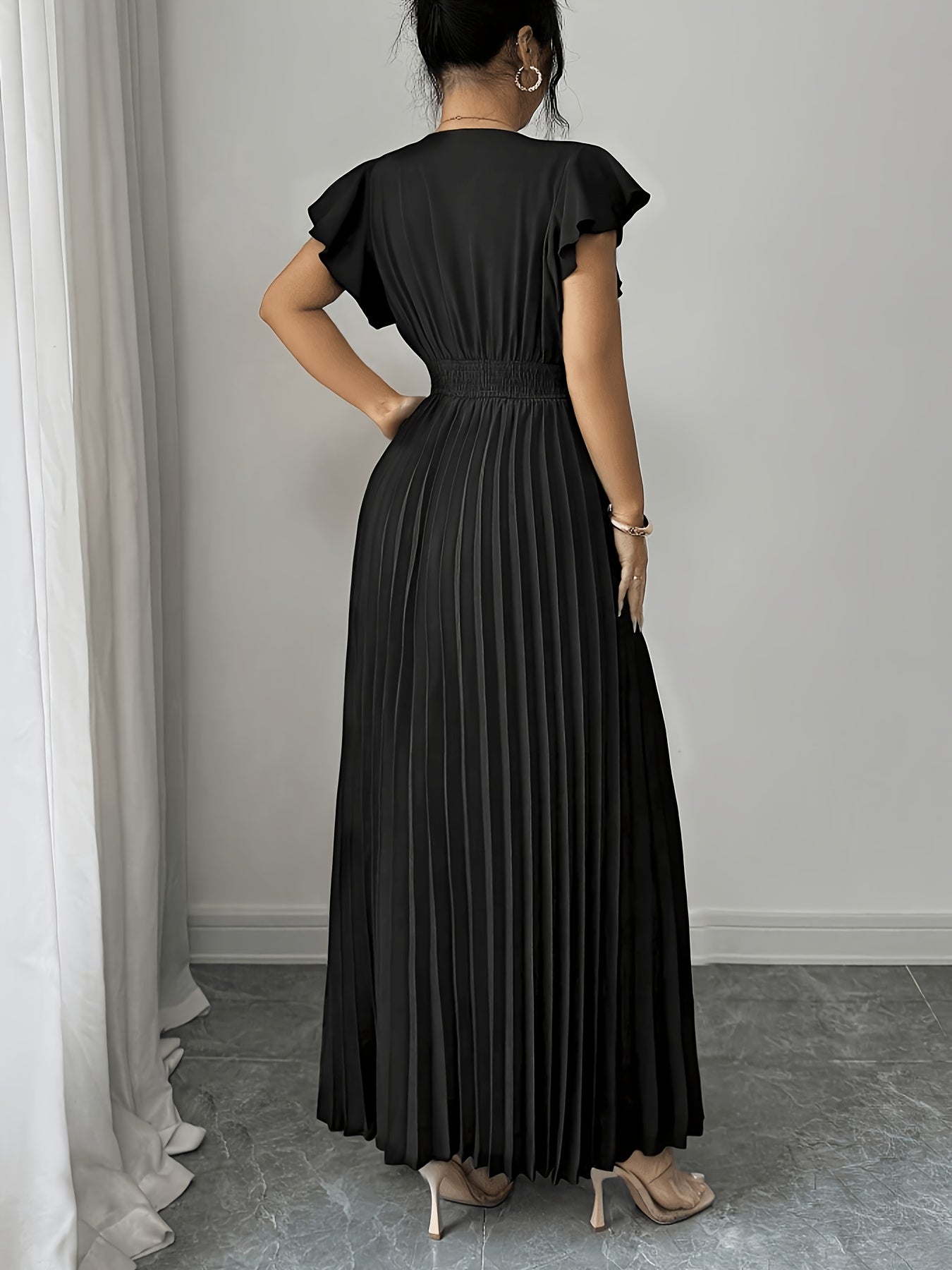 Spring And Summer New Elegant Ladies Slim V-Neck Dress with Pleated Craftsmanship, Large Skirt, Ruffled Lotus Leaf Sleeves, Valentine'S Day Party Gathering Elegant Dress, Commuting Fashion Skirt