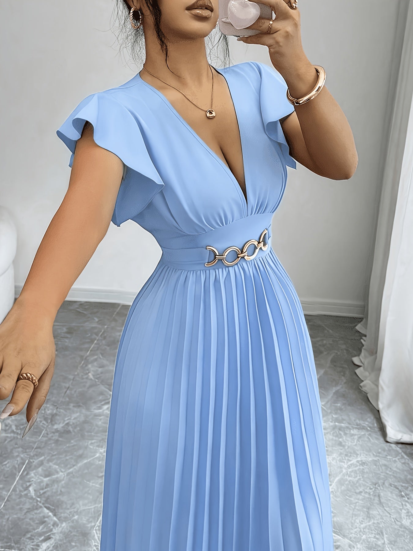 Spring And Summer New Elegant Ladies Slim V-Neck Dress with Pleated Craftsmanship, Large Skirt, Ruffled Lotus Leaf Sleeves, Valentine'S Day Party Gathering Elegant Dress, Commuting Fashion Skirt